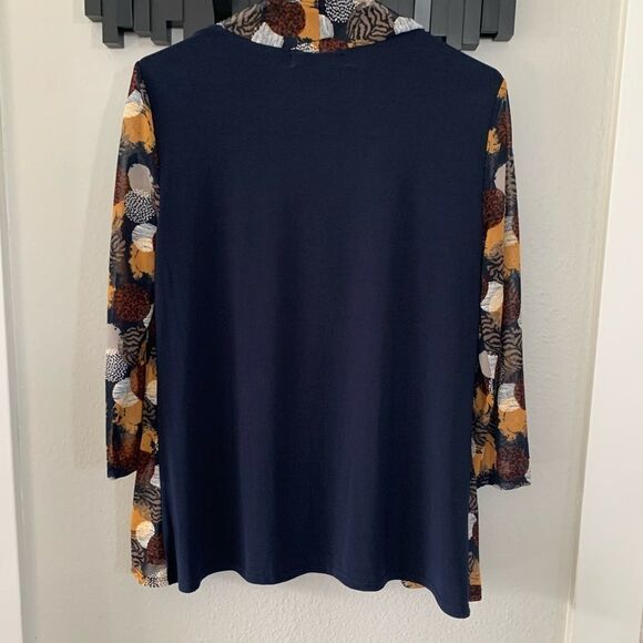 Liz McCoy Attached tank and cardigan w/jewelry - Picture 2 of 4